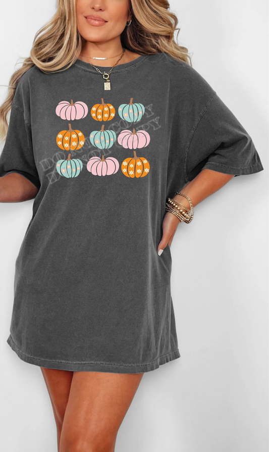 “It’s Pretty Pumpkin T-shirt – Cute fall graphic tee for women, perfect for pumpkin spice season, Thanksgiving, and cozy autumn outfits.”